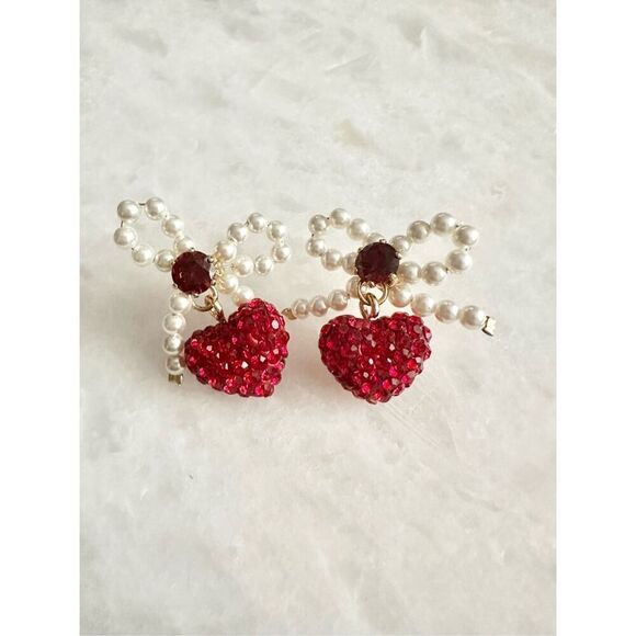 Super sparkly red rhinestone heart earrings with faux pearl bow  - Picture 4 of 4